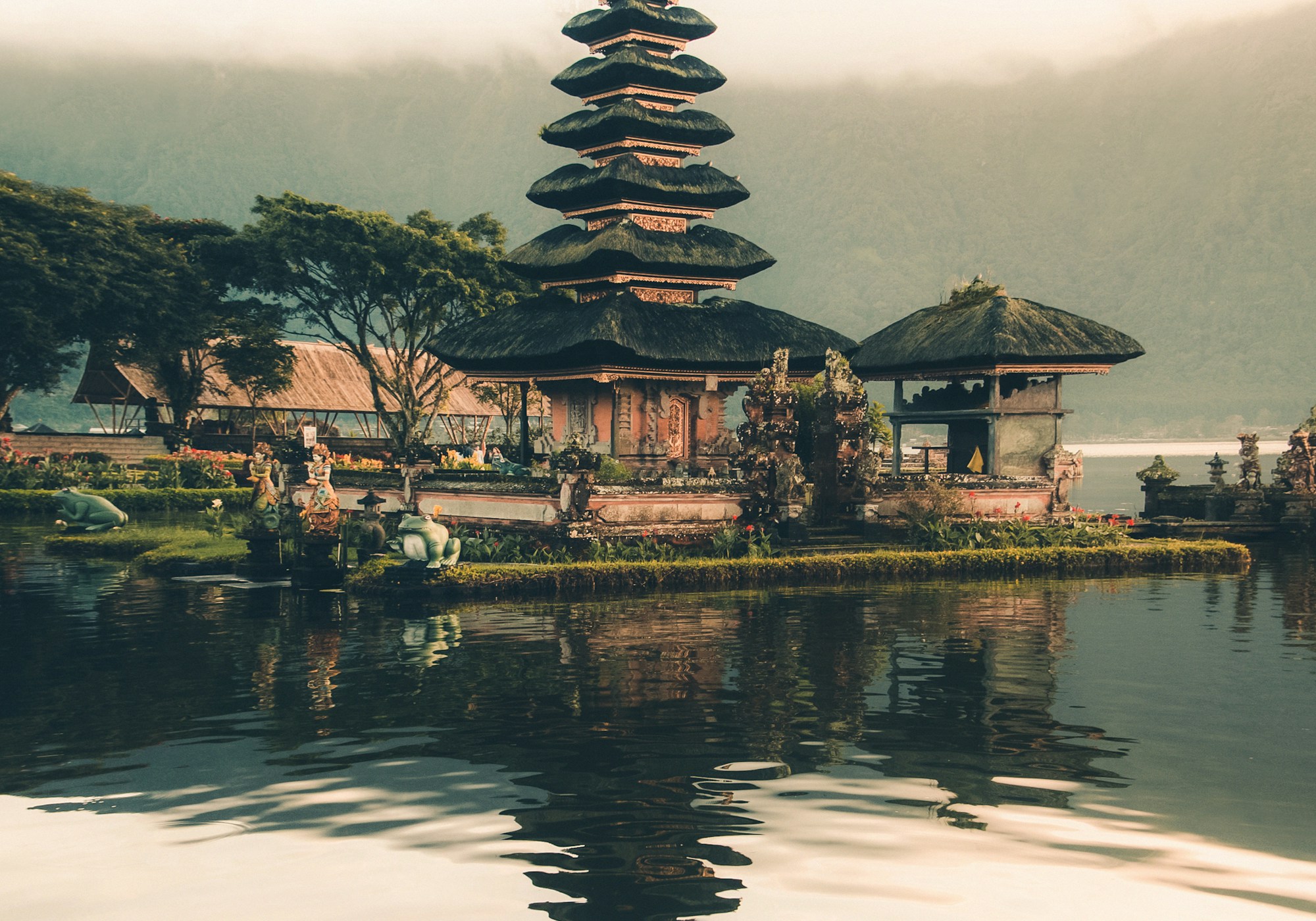 Co-working em Canggu, Bali, com arrozais ao fundo