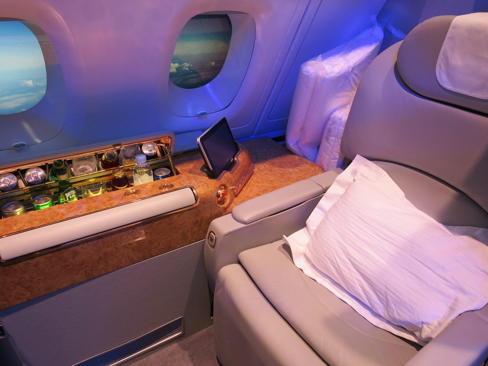2026年ファーストクラス:Emirates A380 vs Singapore Suites vs Etihad Apartment — imagem do artigo