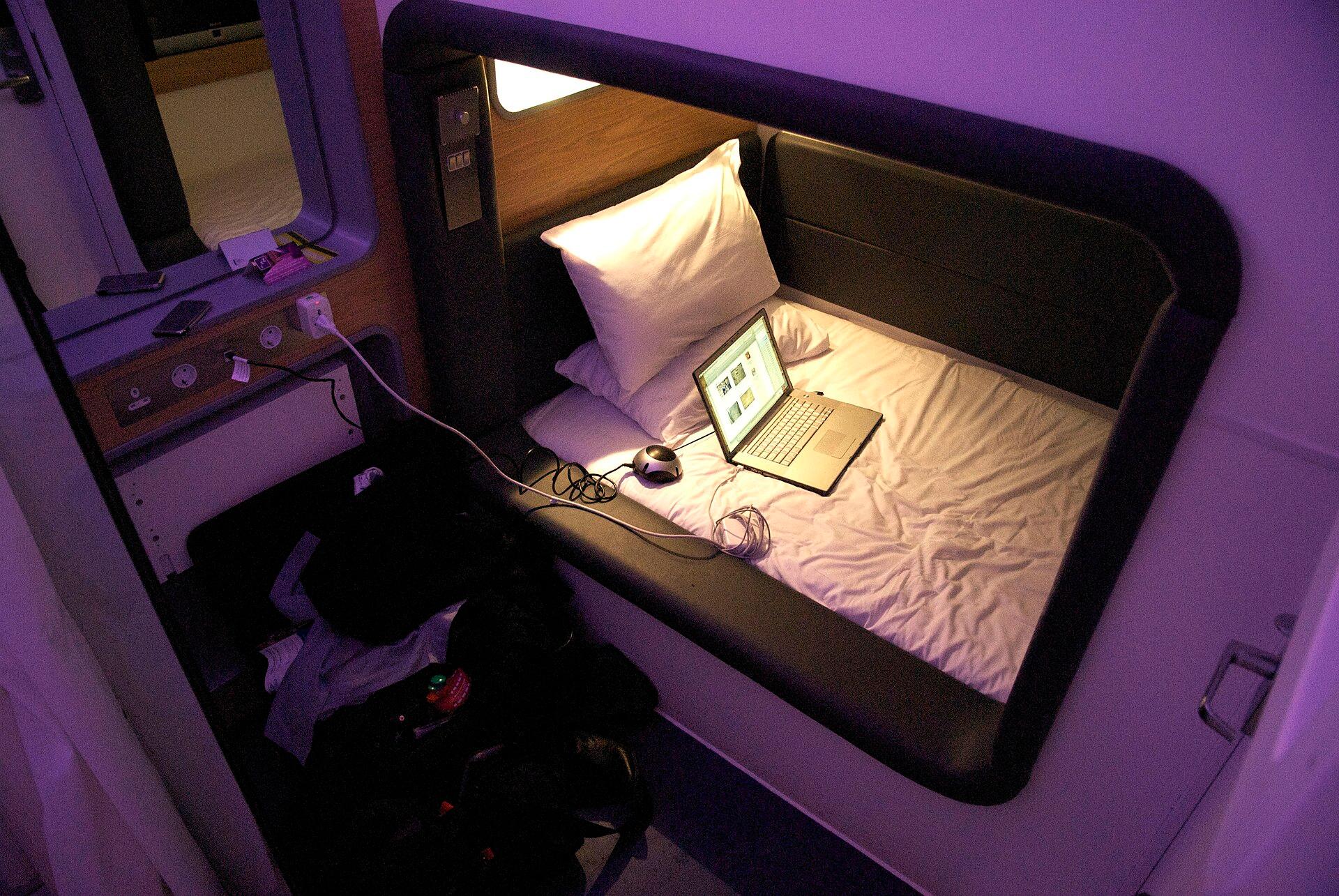 Layover Hotels 2026: Yotel, Pod, Sleeping Pods and the Best In-Airport Hotels for 6-12h Layovers — imagem do artigo