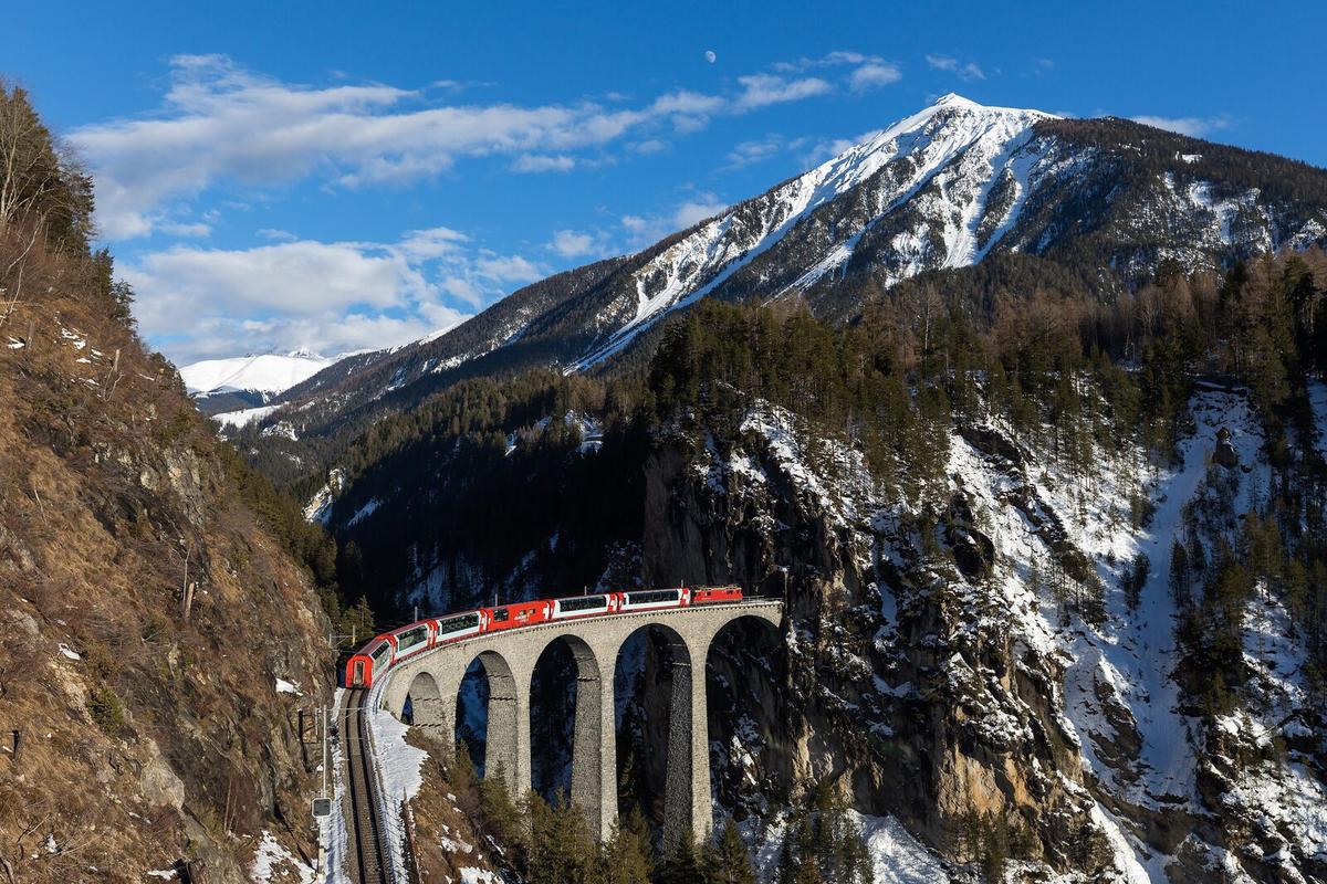 Luxury Train Travel 2026 Orient Express Rocky Mountaineer Shongololo — imagem do artigo