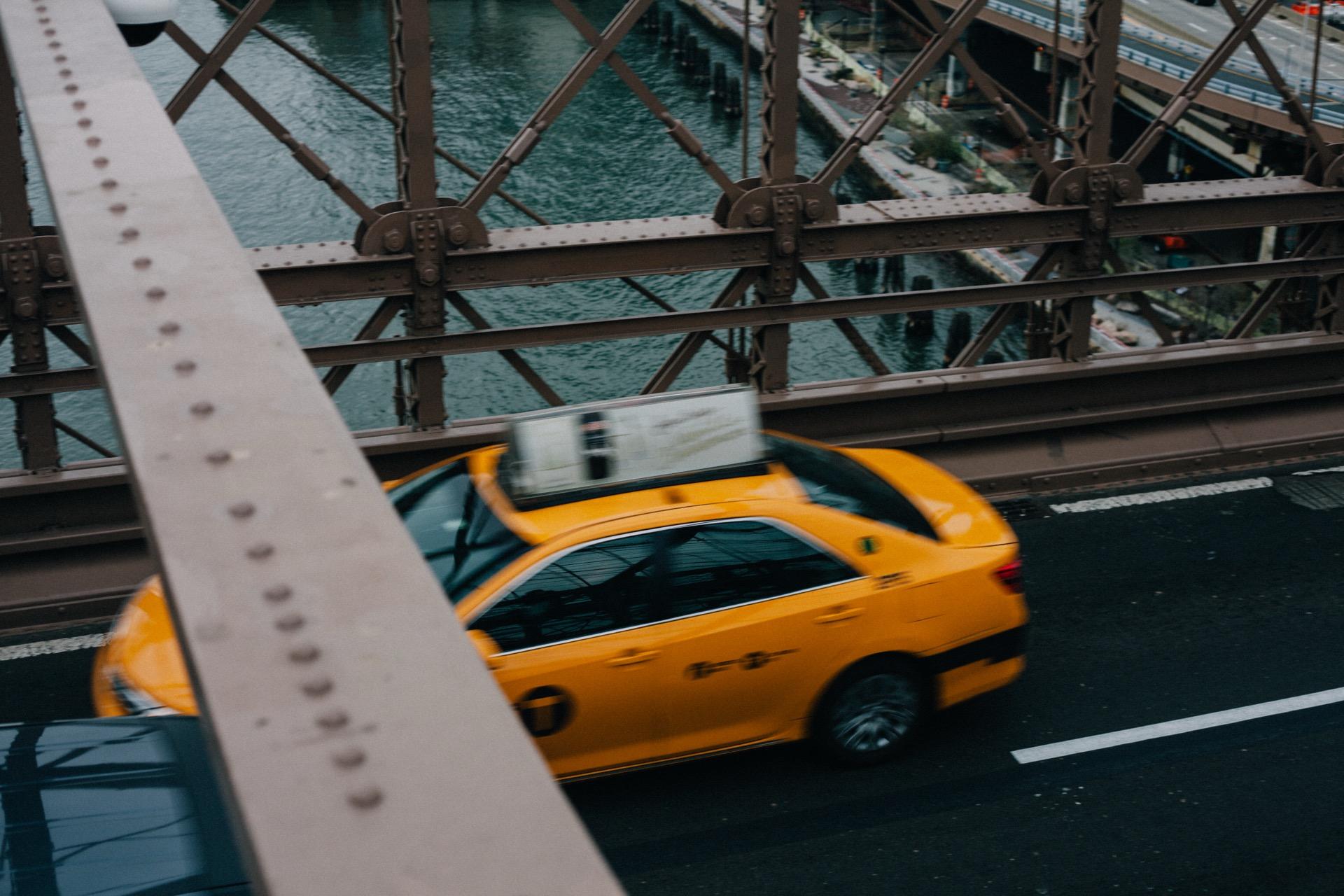 海外でUber・タクシー・公共交通機関 2026:国ごとに何を使い、詐欺に遭わないか — 記事画像