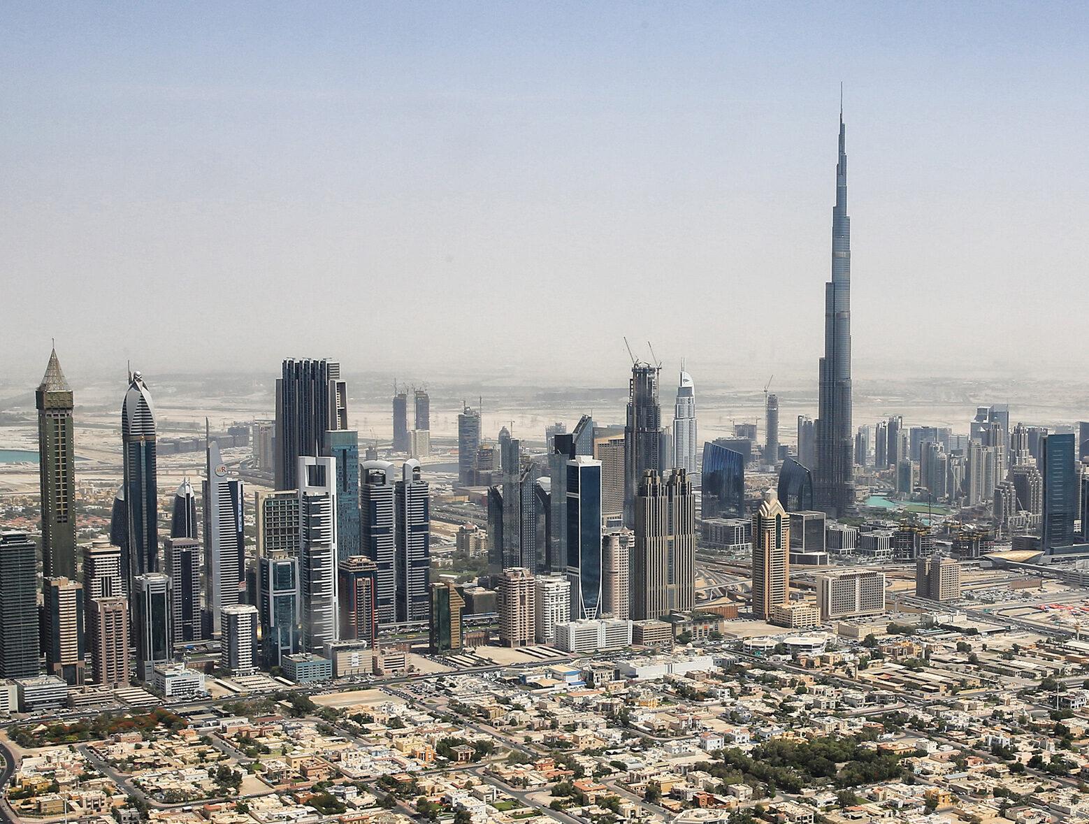 UAE Visa in 2026 — the honest guide for U.S. travelers (Dubai, Abu Dhabi, the free 30-day stamp, the e-Visa, and the laws that catch tourists off guard) — cover